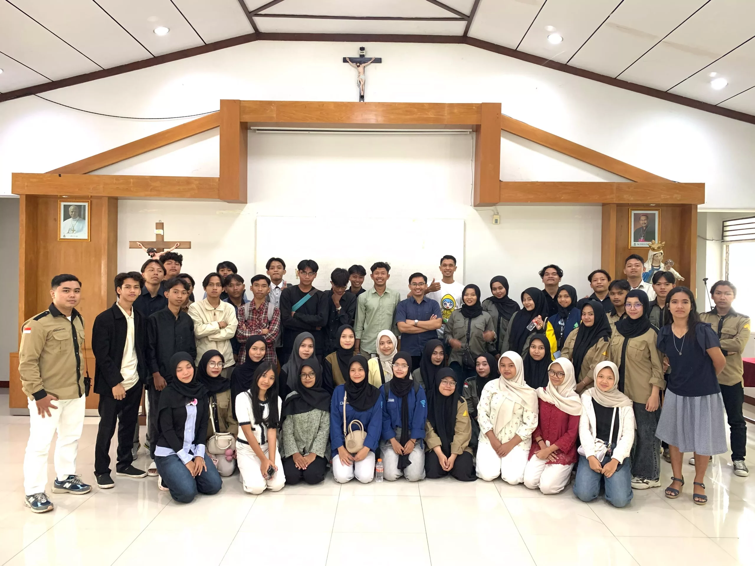 Kunjungan Mahasiswa UIN Walisongo Semarang ke Gereja Katedral